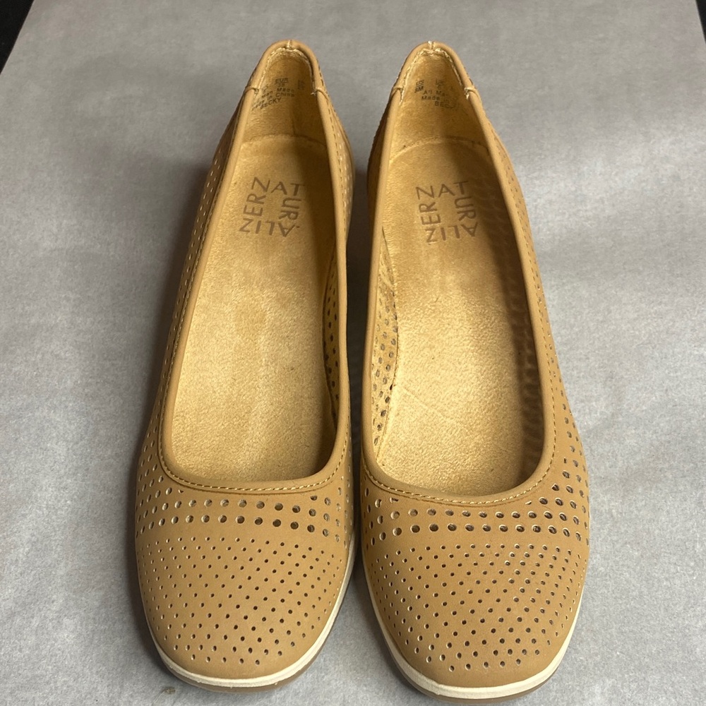 Naturalizer Women's Beige Perforated Flats